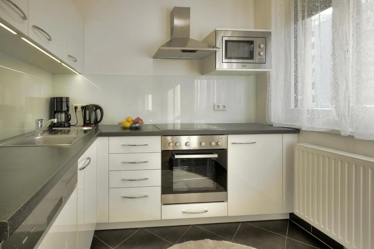 Carin Deluxe II Apartment Vienna Austria